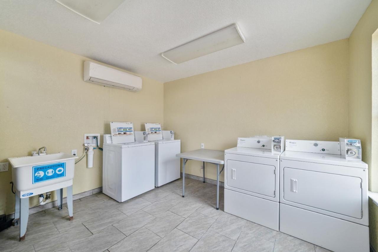 Oyo Hotel Kenedy Downtown - Us 181 ภายนอก รูปภาพ