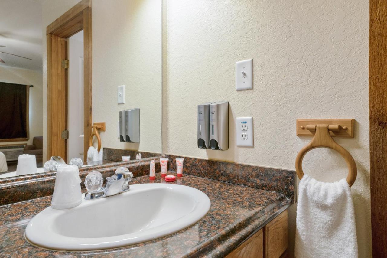 Oyo Hotel Kenedy Downtown - Us 181 ภายนอก รูปภาพ