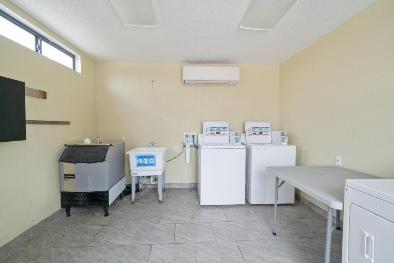Oyo Hotel Kenedy Downtown - Us 181 ภายนอก รูปภาพ